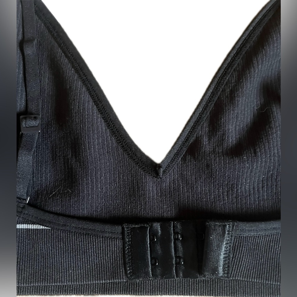 Hanes Black ribbed Triangle Bra with Adjustable Straps. New with tags. Size XL - Picture 4 of 9